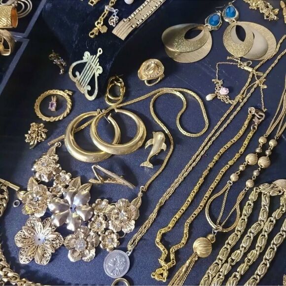 Vintage 2 Modern jewelry lot~ 2 LB Monet Trifari KJL Kendra Scott Plunder - Picture 7 of 14